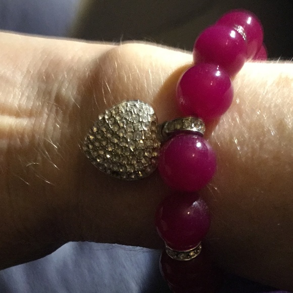 CHERRY AGATE AND RHINESTONES STRETCHY STATEMENT BRACELET - Picture 2 of 5